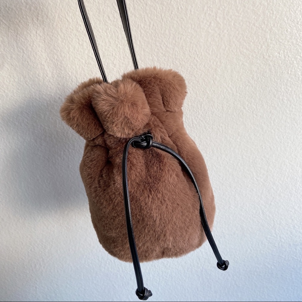Super soft furry drawstring bag NWOT
